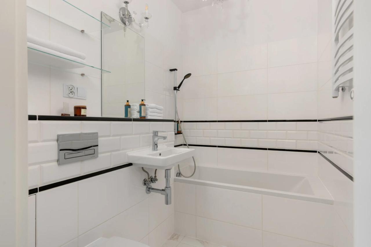 Przestronny Apartament Z Widokiem Na Miasto W Warszawie Варшава Екстериор снимка