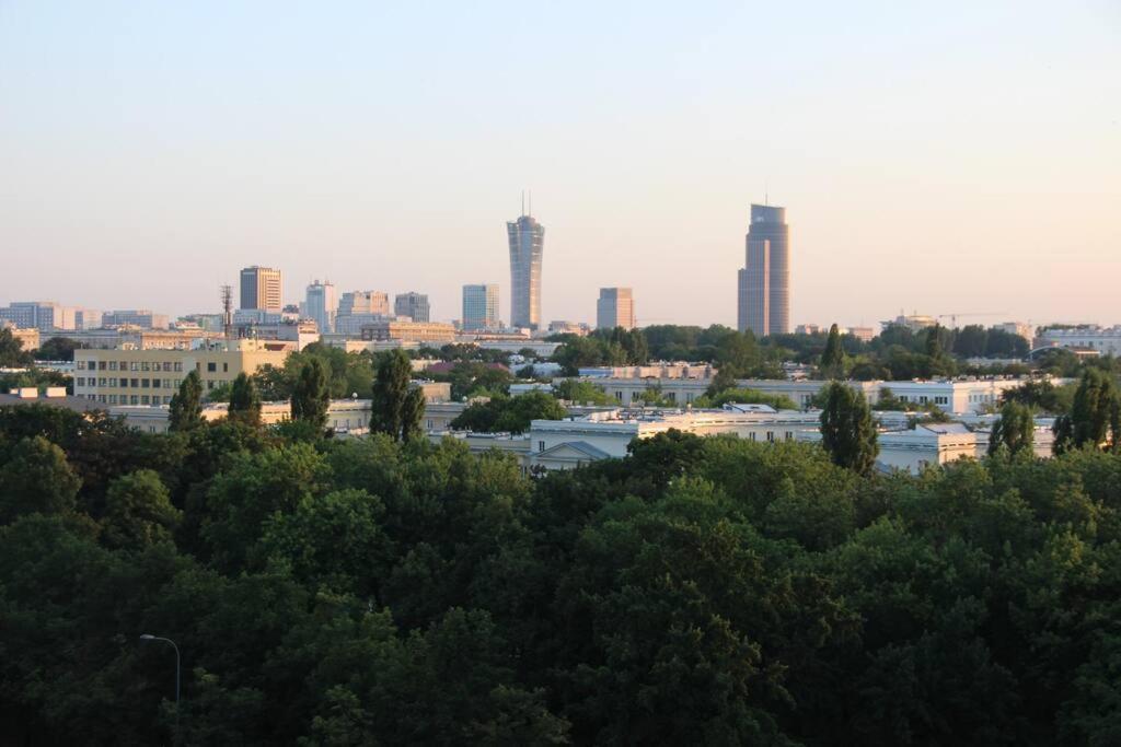 Przestronny Apartament Z Widokiem Na Miasto W Warszawie Варшава Екстериор снимка